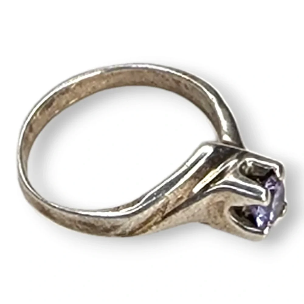 Vintage Solitaire Ring 925 Sterling Silver Size 7.25 Purple Stone Bypass Band